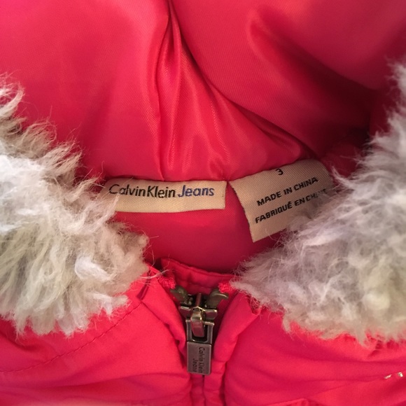 Calvin Klein Puffer Style Vest with Hood - Picture 4 of 6